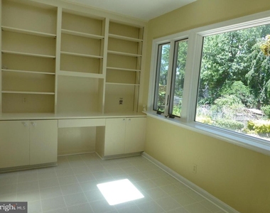 5301 N Carlin Springs Road - Photo Thumbnail 8
