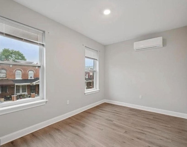 1236 W Airdrie Street - Photo Thumbnail 3