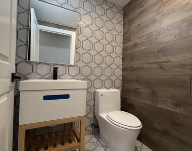 1825 E Atlantic Street - Photo Thumbnail 8