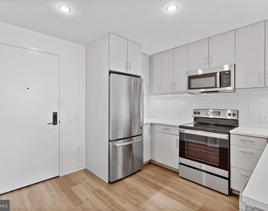569 N 5th Street - Photo Thumbnail 3