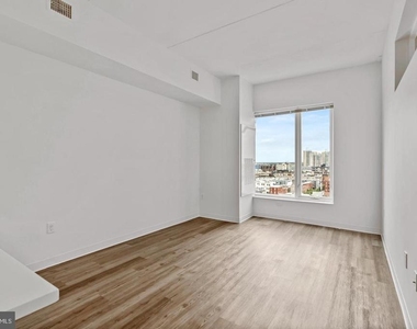 569 N 5th Street - Photo Thumbnail 5