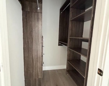 1822 E Glenwood Avenue - Photo Thumbnail 7