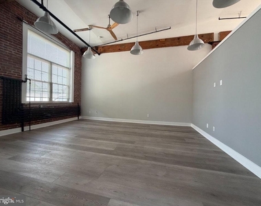 1822 E Glenwood Avenue - Photo Thumbnail 11