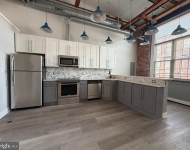 1822 E Glenwood Avenue - Photo Thumbnail 9