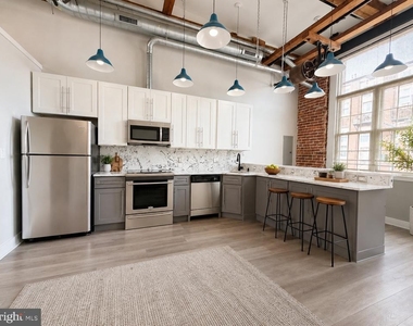 1822 E Glenwood Avenue - Photo Thumbnail 1