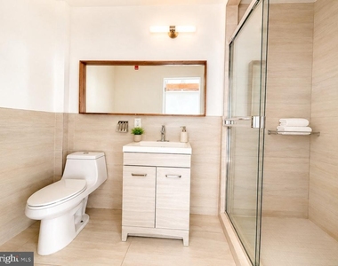 1822 E Glenwood Avenue - Photo Thumbnail 4
