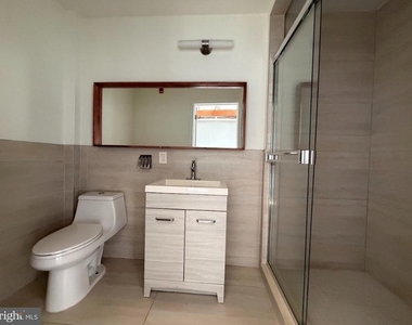 1822 E Glenwood Avenue - Photo Thumbnail 8