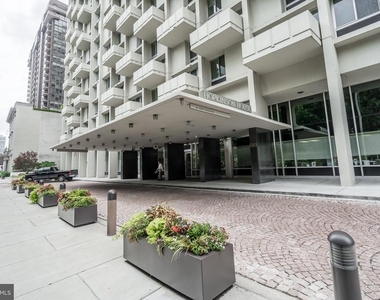 604 S Washington Square - Photo Thumbnail 5