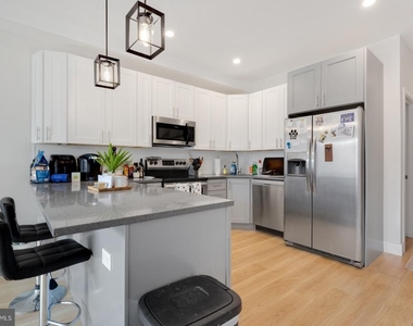 1702 Point Breeze Avenue - Photo Thumbnail 2