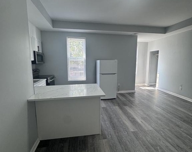 643 W Oxford Street - Photo Thumbnail 10