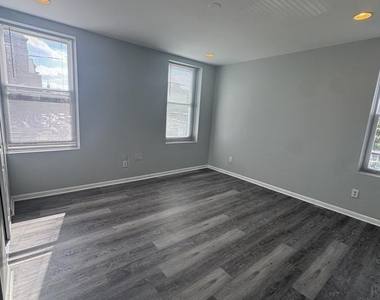 643 W Oxford Street - Photo Thumbnail 12