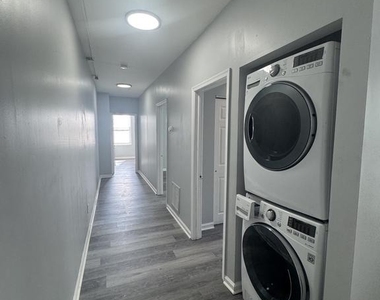 643 W Oxford Street - Photo Thumbnail 14