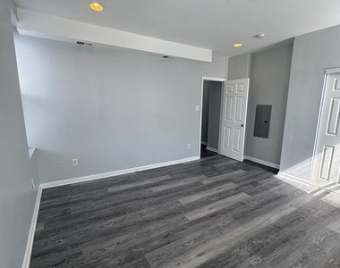 643 W Oxford Street - Photo Thumbnail 6