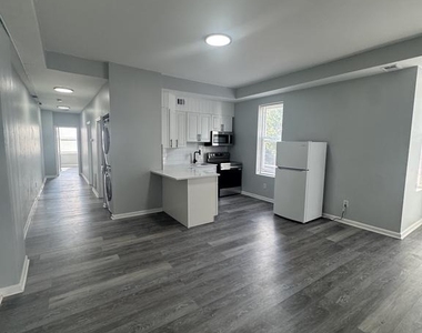 643 W Oxford Street - Photo Thumbnail 8