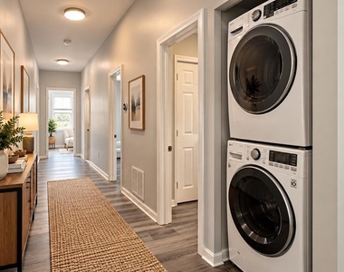 643 W Oxford Street - Photo Thumbnail 2