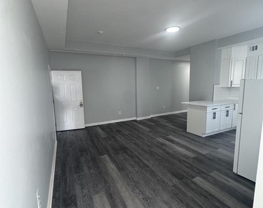 643 W Oxford Street - Photo Thumbnail 9