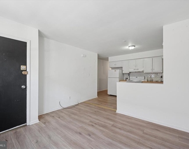 2239 S 15th Street - Photo Thumbnail 3