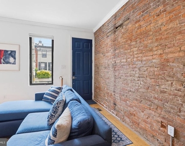 2233 Bainbridge Street - Photo Thumbnail 4