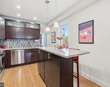 2233 Bainbridge Street - Photo Thumbnail 12