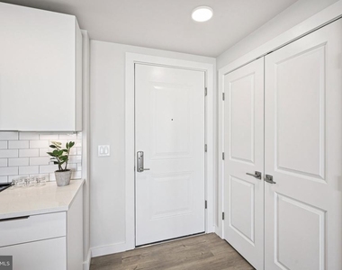 1130 N Delaware Avenue - Photo Thumbnail 4