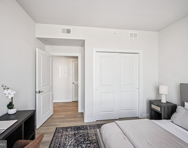 1130 N Delaware Avenue - Photo Thumbnail 7
