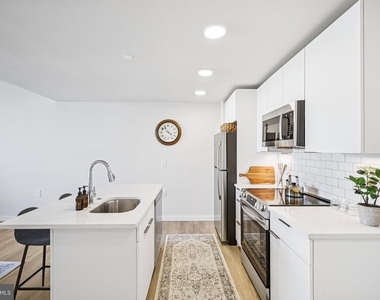 1130 N Delaware Avenue - Photo Thumbnail 3