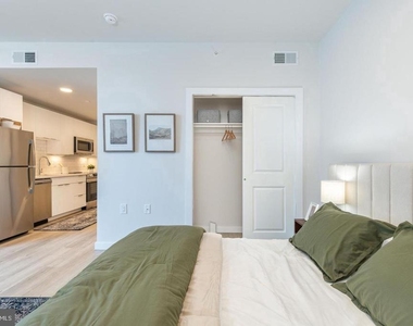 1130 N Delaware Avenue - Photo Thumbnail 13