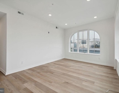 1828 Frankford Avenue - Photo Thumbnail 2