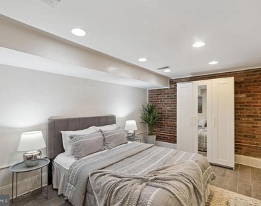 1305 Spruce Street - Photo Thumbnail 12