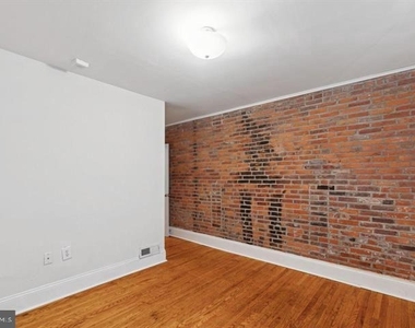 1305 Spruce Street - Photo Thumbnail 4