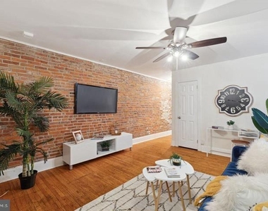 1305 Spruce Street - Photo Thumbnail 3