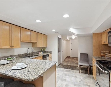 1305 Spruce Street - Photo Thumbnail 5