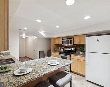1305 Spruce Street - Photo Thumbnail 6