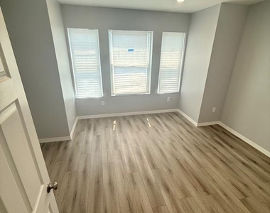 3111 Morse Street - Photo Thumbnail 3