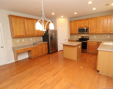 308 Marble Glow Court - Photo Thumbnail 19