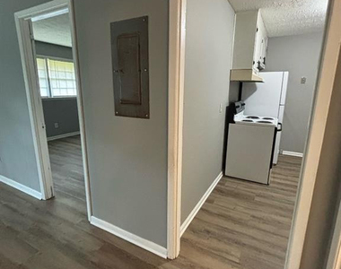 1507 Coley Drive - Photo Thumbnail 6