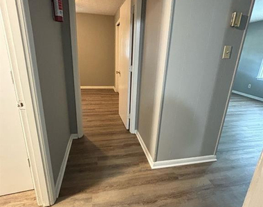 1507 Coley Drive - Photo Thumbnail 5