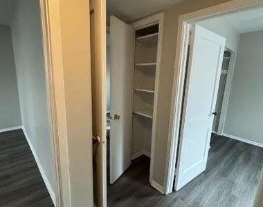 200 N Virginia Avenue - Photo Thumbnail 11