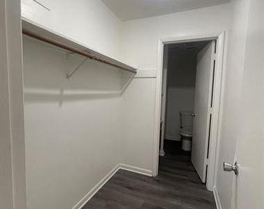 6408 Starbrook Drive - Photo Thumbnail 11
