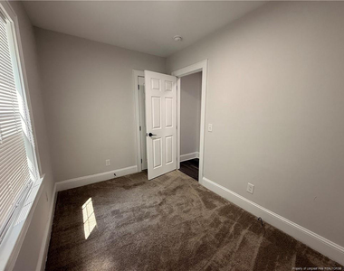 110 Kensington Circle - Photo Thumbnail 9
