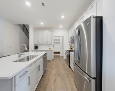 722 Andrade Drive - Photo Thumbnail 5