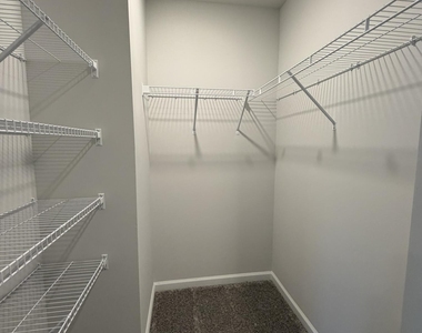 1373 Hasse Avenue - Photo Thumbnail 8
