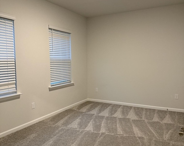 1373 Hasse Avenue - Photo Thumbnail 4