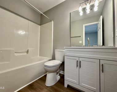 208 Walnut Woods Drive - Photo Thumbnail 19