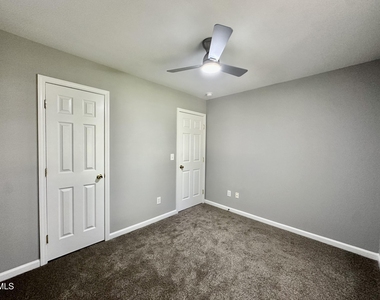 208 Walnut Woods Drive - Photo Thumbnail 18