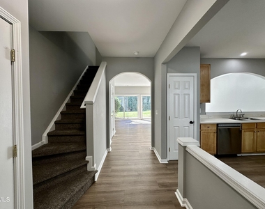 208 Walnut Woods Drive - Photo Thumbnail 5