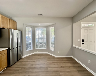 208 Walnut Woods Drive - Photo Thumbnail 4
