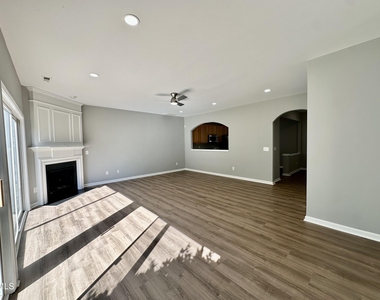 208 Walnut Woods Drive - Photo Thumbnail 8