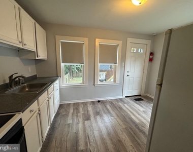 319 Grant Street - Photo Thumbnail 4