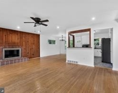 156 Gypsy Lane - Photo Thumbnail 10